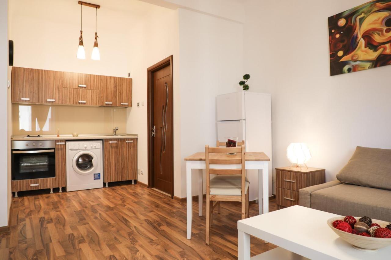 Ultracentral Apartament With Balcony - Old Town Bukarest Kültér fotó