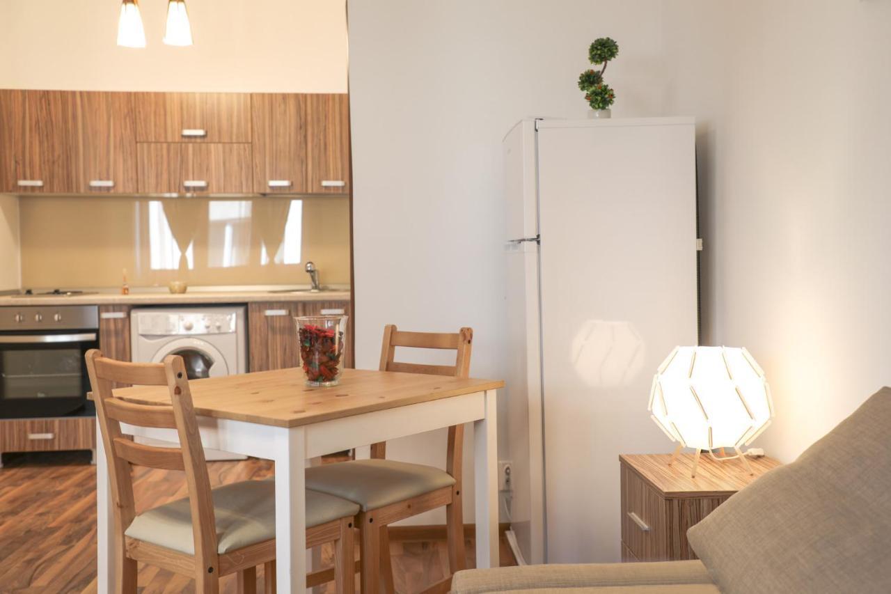 Ultracentral Apartament With Balcony - Old Town Bukarest Kültér fotó