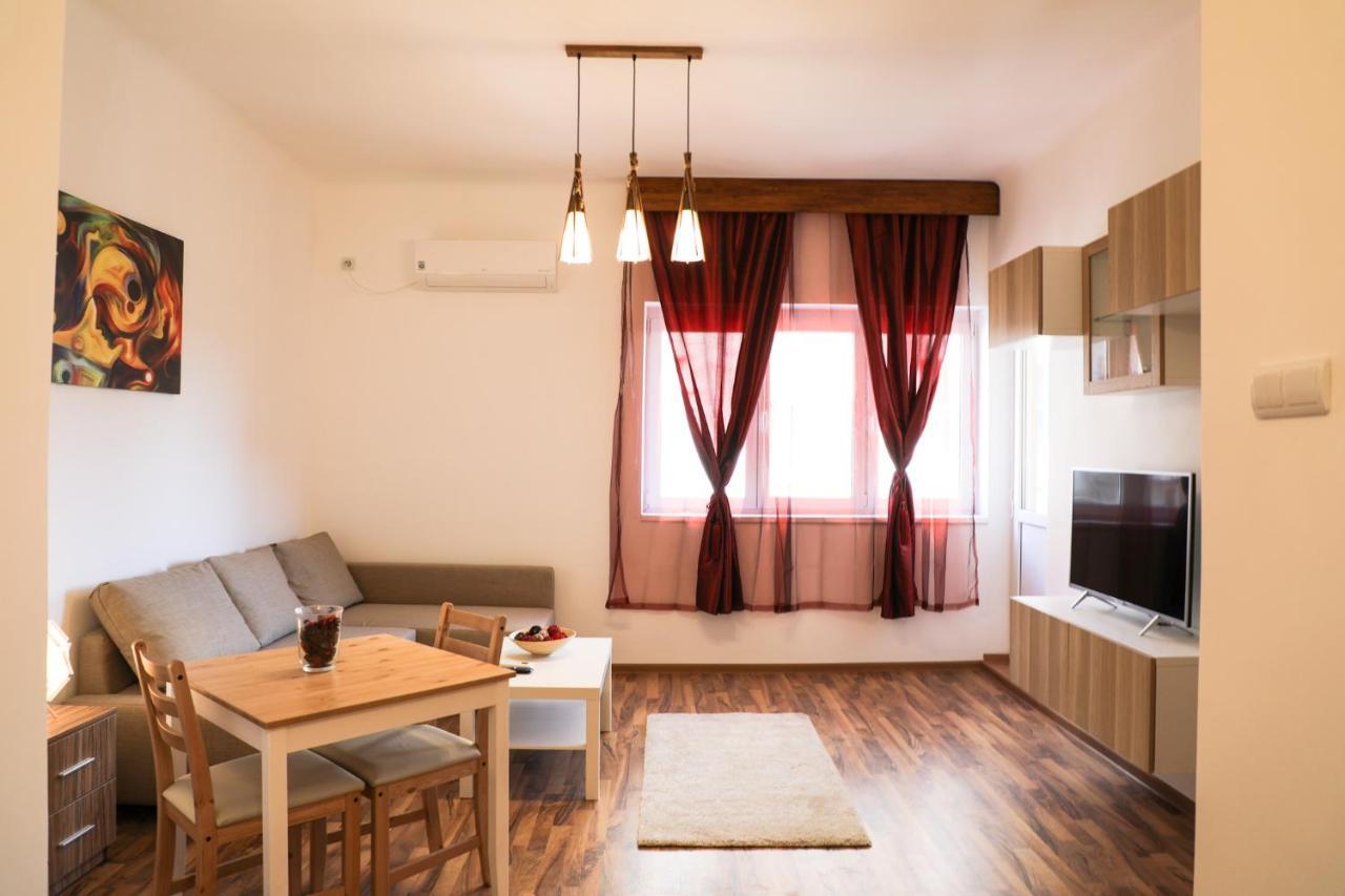 Ultracentral Apartament With Balcony - Old Town Bukarest Kültér fotó